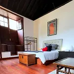 Traditional Full House - Gara & Chico *