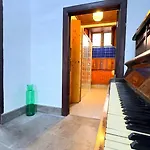 Traditional Full House - Gara & Chico